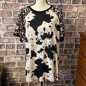 Southern Stitch Cow print w Leopard print sleeve T-shirt